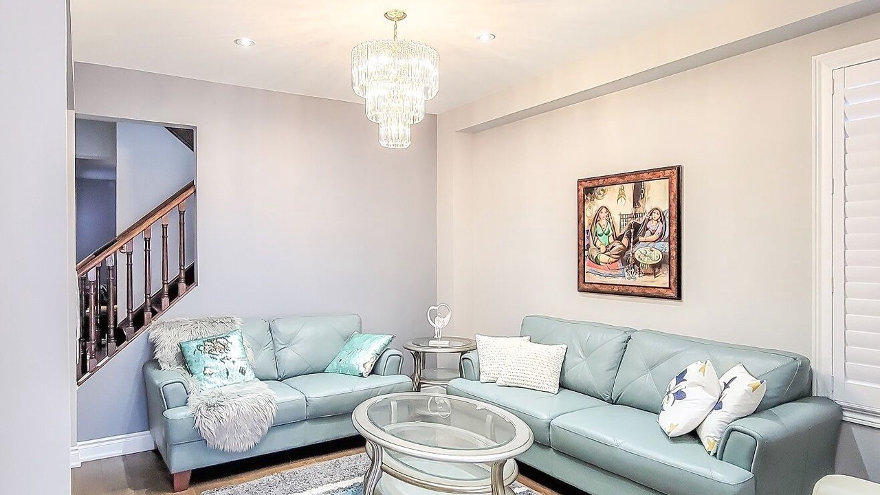 Photo of Livingroom in Churchill Meadows