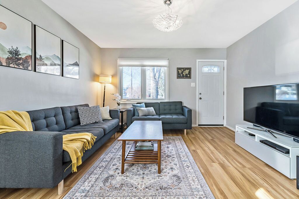 Photo of Livingroom in Bridgeland