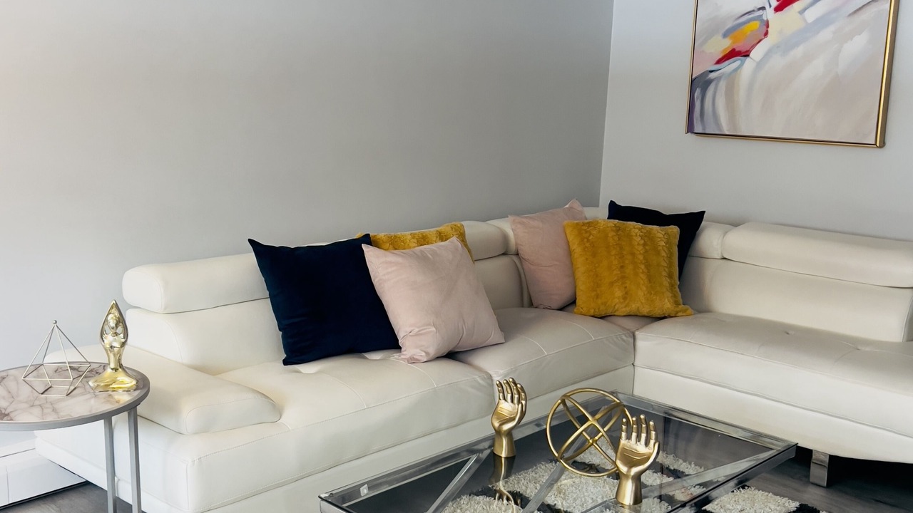 Photo of Livingroom in Whyte ave