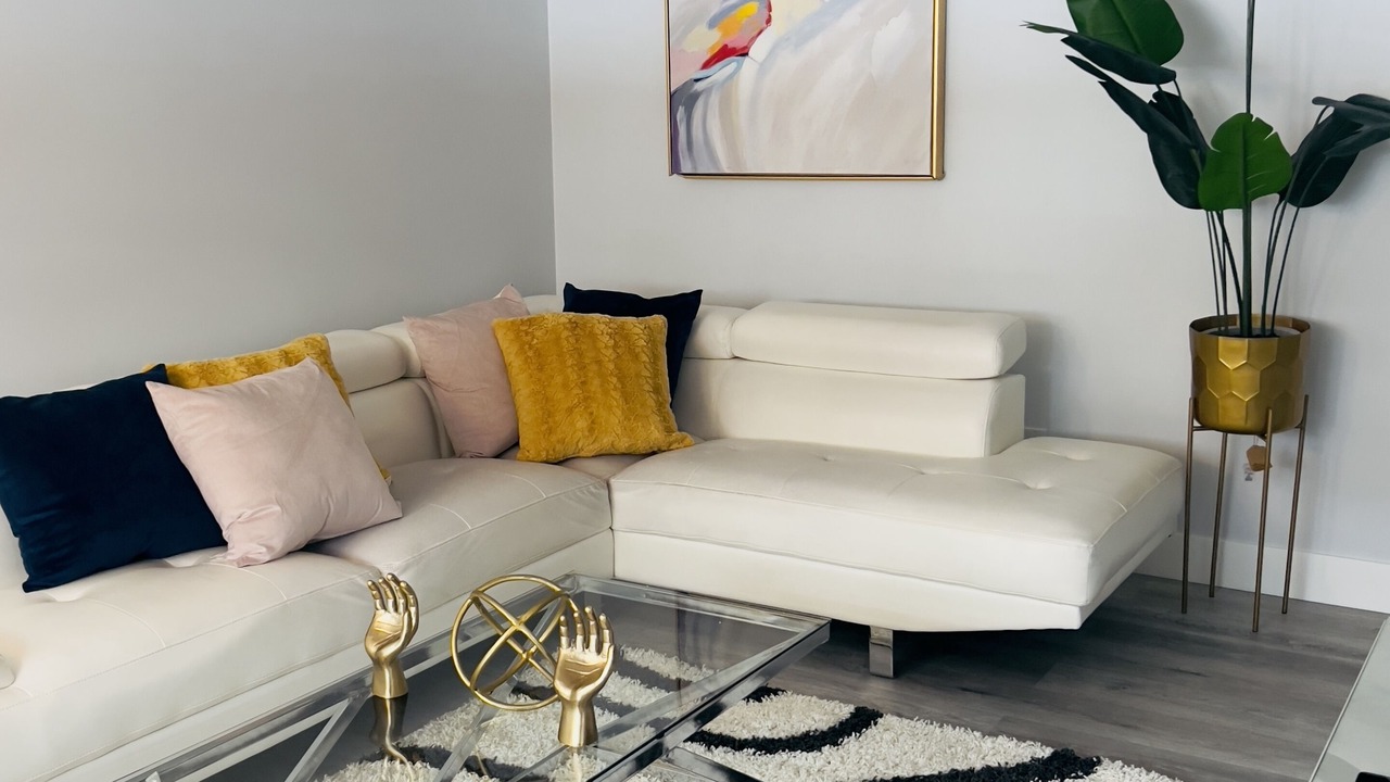 Photo of Livingroom in Whyte ave