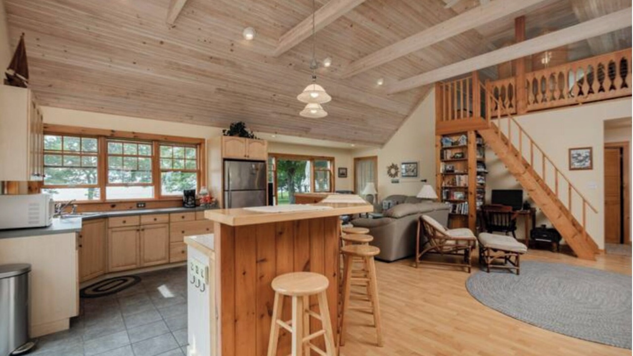 Photo of Livingroom in Wolfe Island