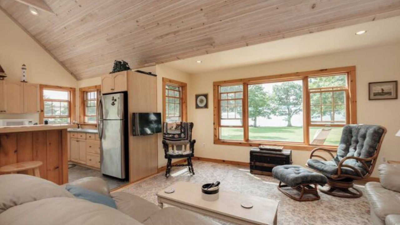 Photo of Livingroom in Wolfe Island