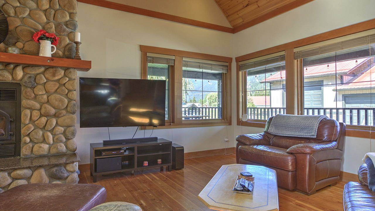 Photo of Livingroom in Sicamous