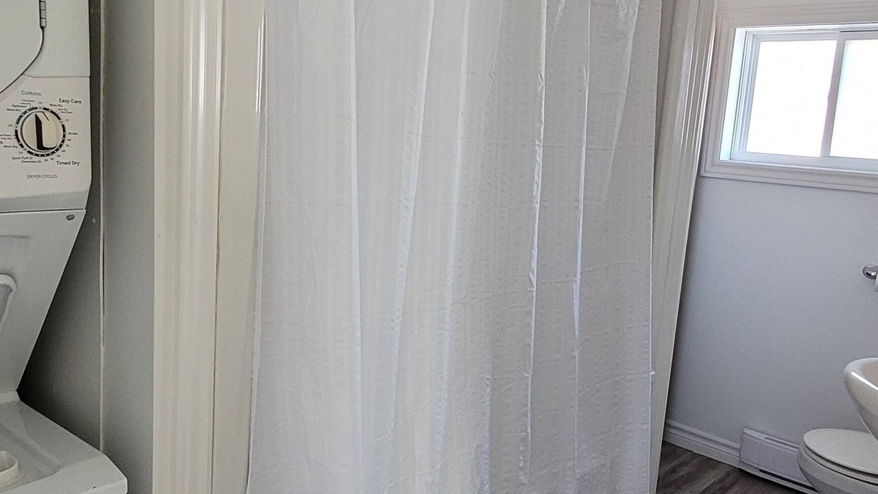 Photo of Bathroom in Canal