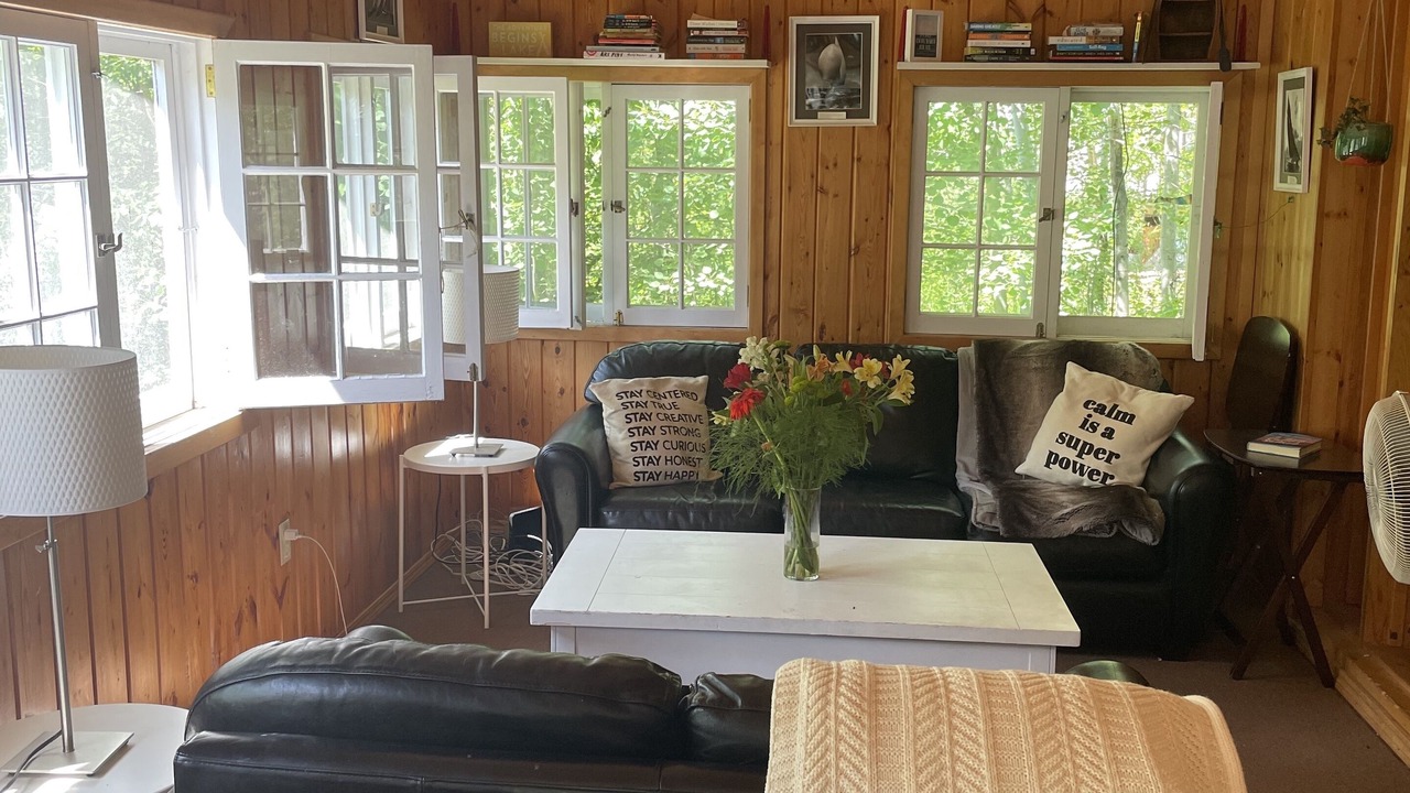 Photo of Livingroom in Victoria Beach