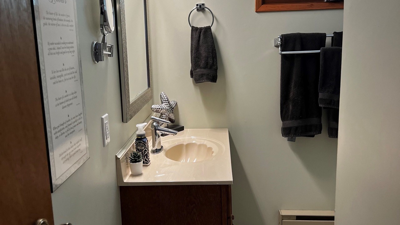 Photo of Bathroom in Anglemont