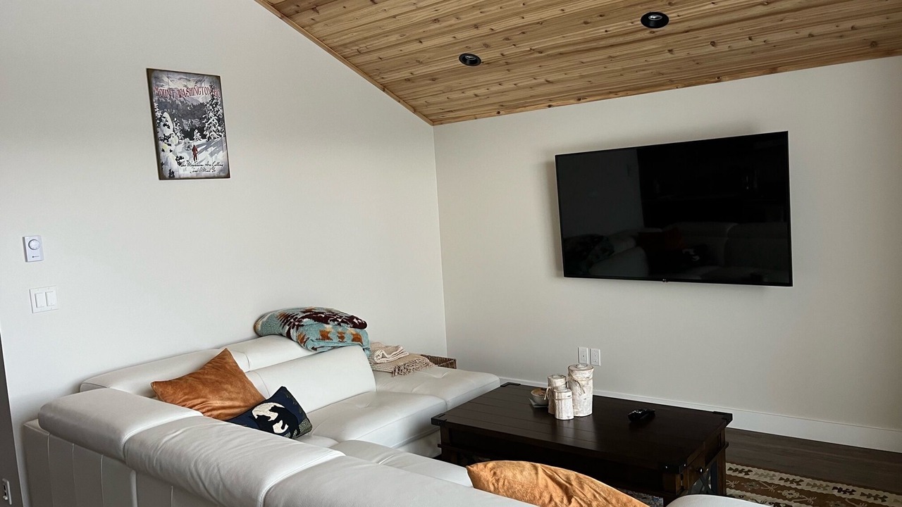 Photo of Bedroom in Courtenay