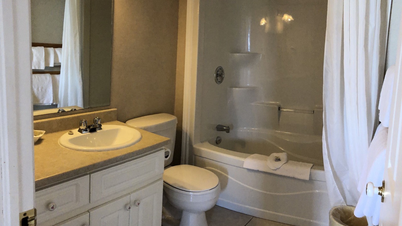 Photo of Bathroom in Green Gables