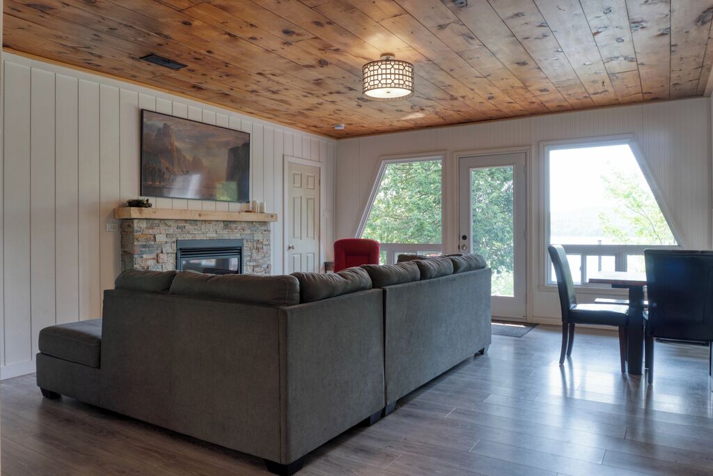 Photo of Bedroom in Adstock