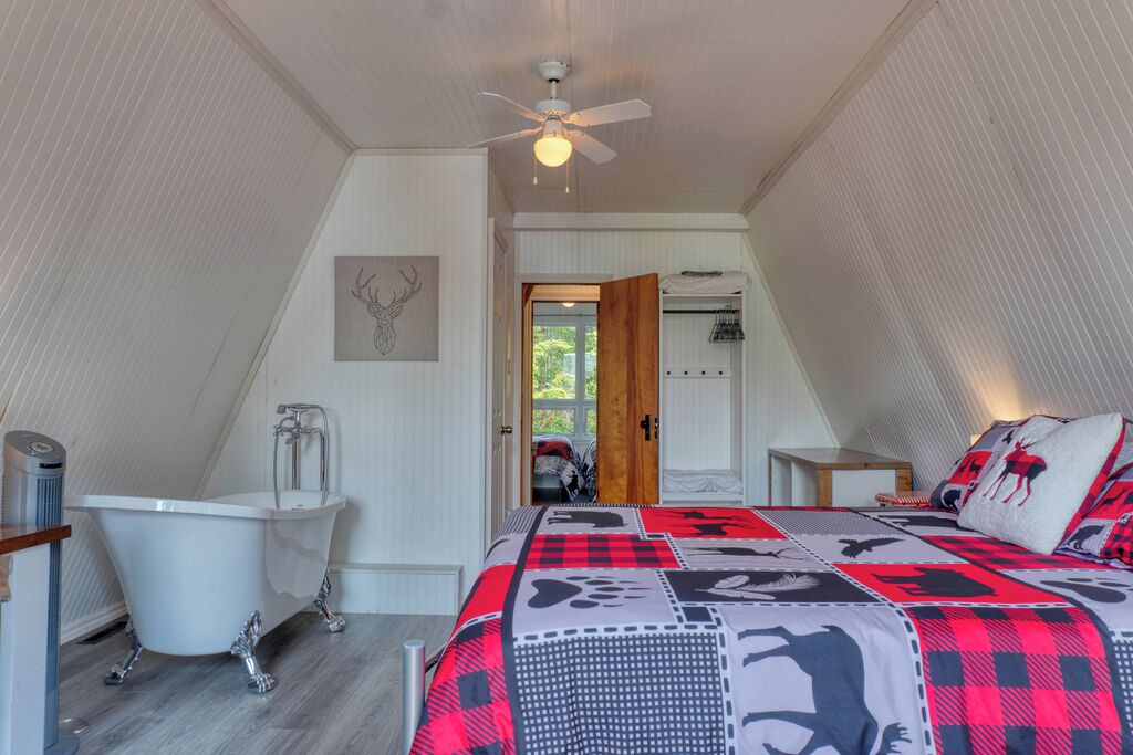 Photo of Bedroom in Adstock