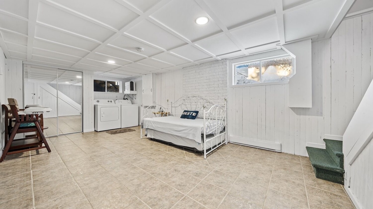Photo of Bedroom in Saint-Hermenegilde