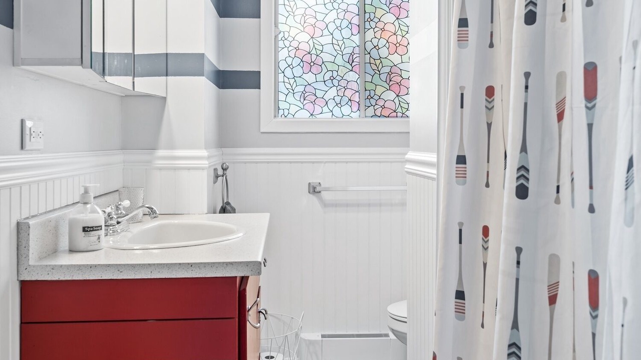 Photo of Bathroom in Saint-Hermenegilde