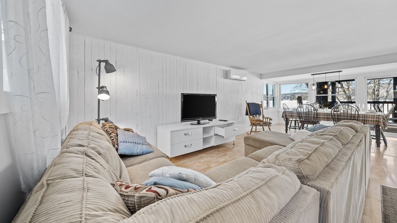 Photo of Bedroom in Saint-Hermenegilde