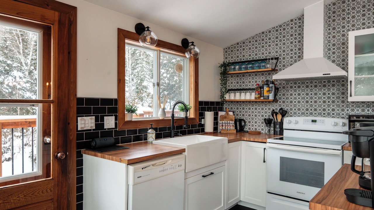 Photo of Kitchen in Lac-des-Seize-Iles