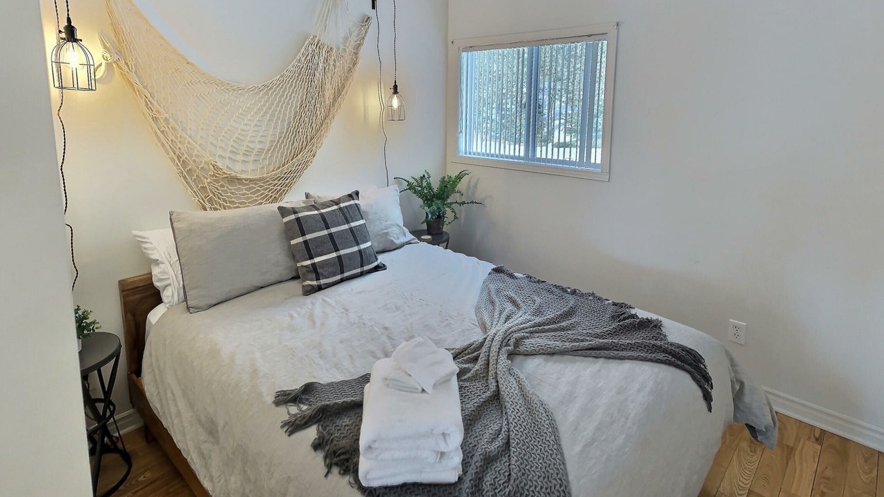 Photo of Bedroom in Lac-des-Seize-Iles