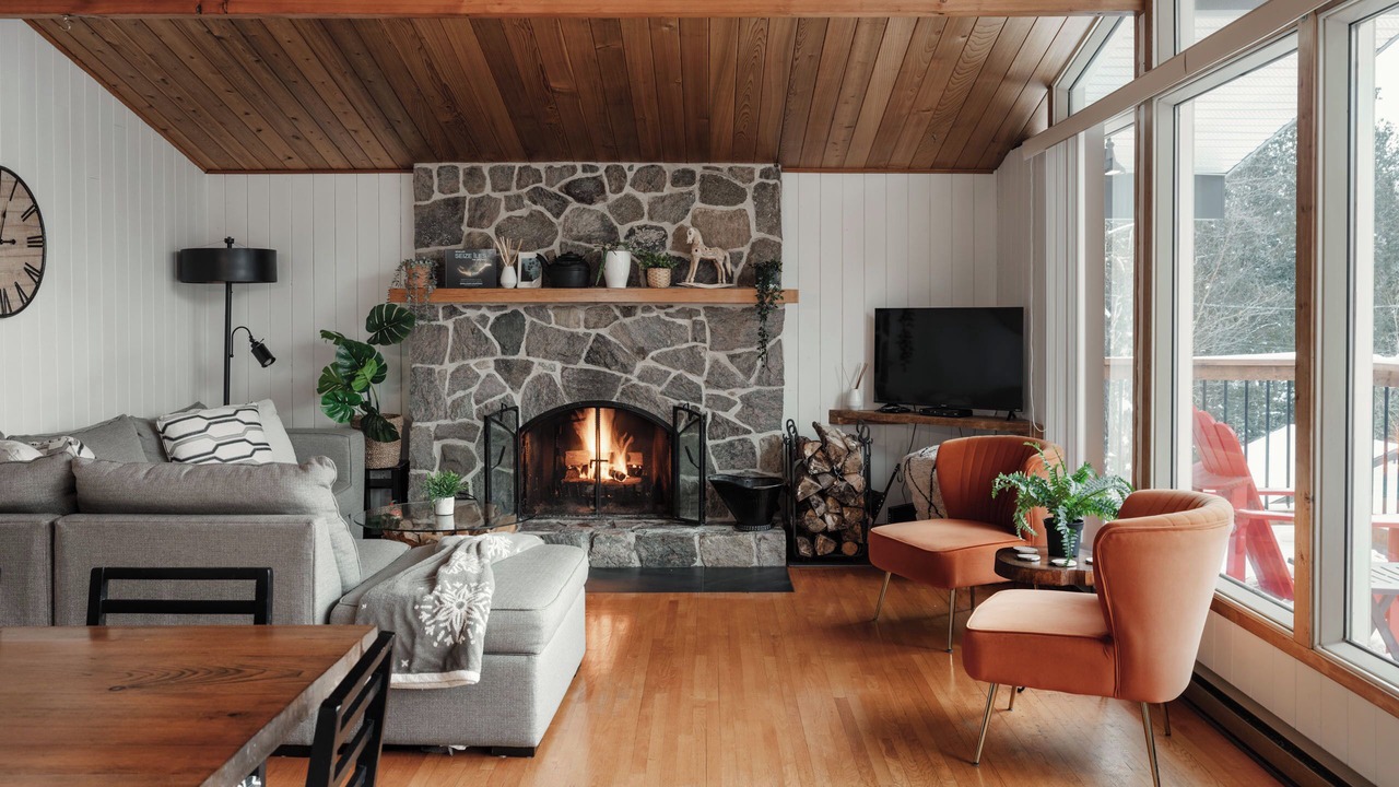 Photo of Livingroom in Lac-des-Seize-Iles