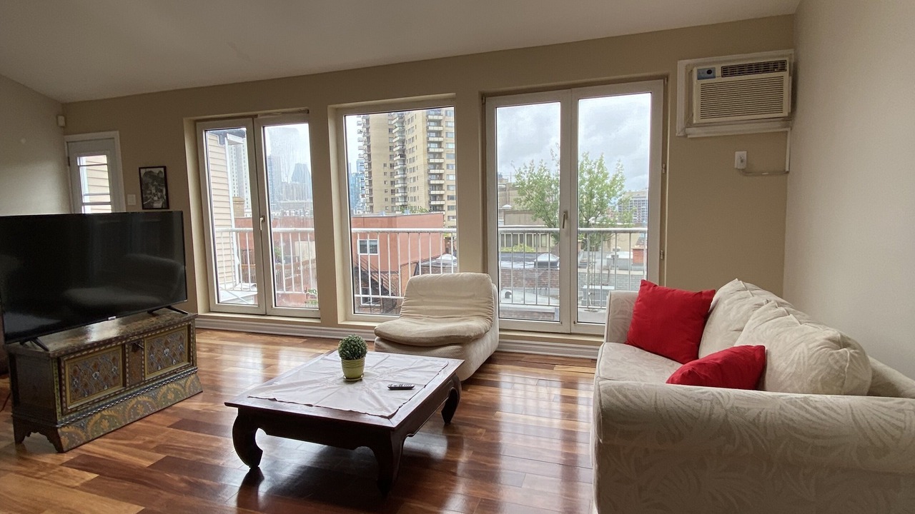 Photo of Livingroom in Golden Square Mile