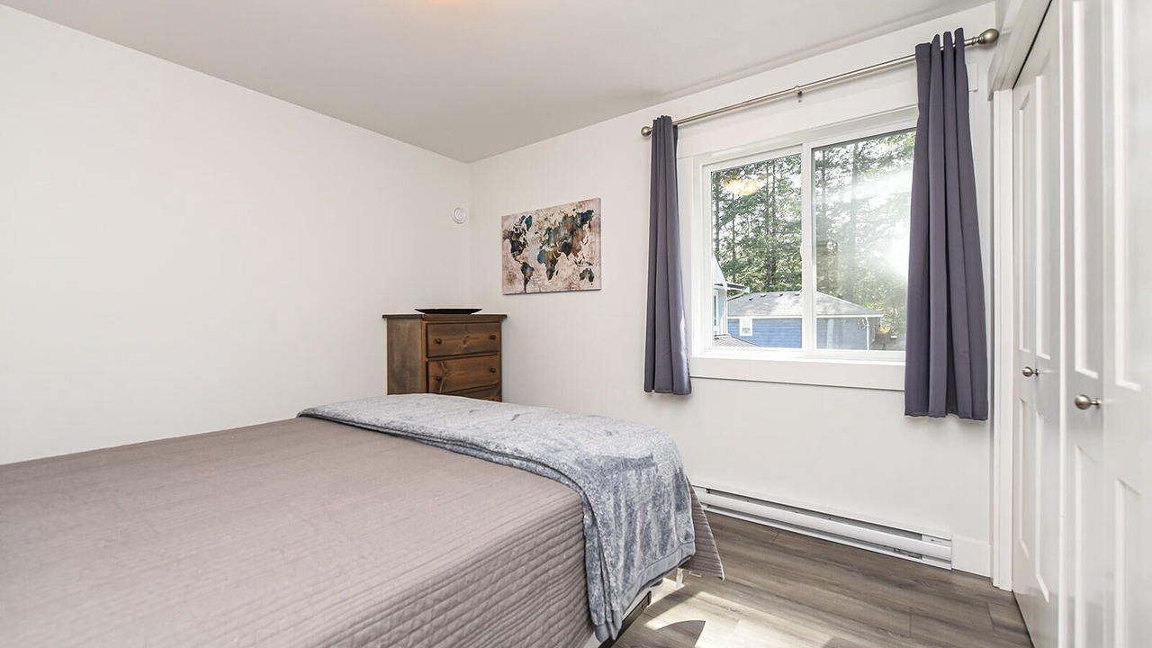 Photo of Bedroom in Courtenay