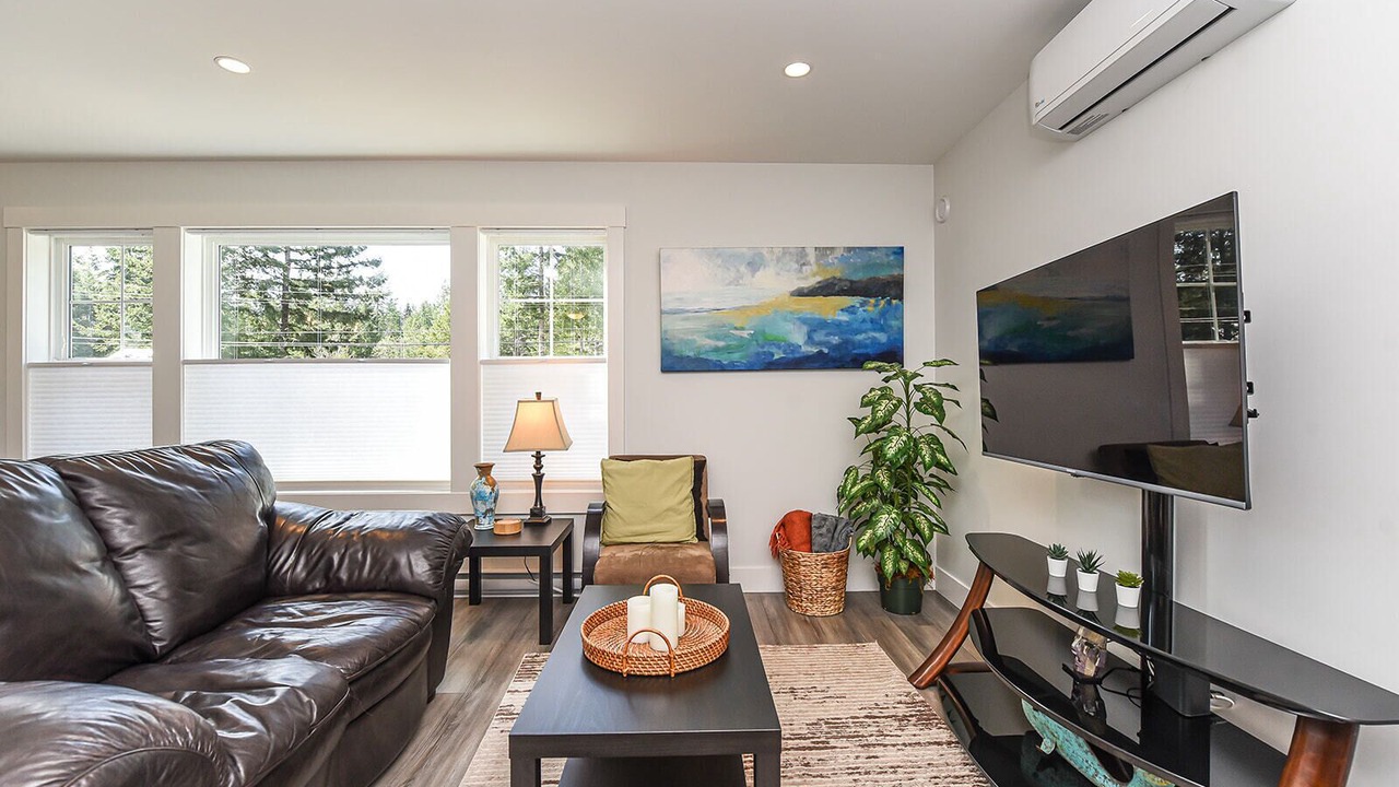Photo of Livingroom in Courtenay