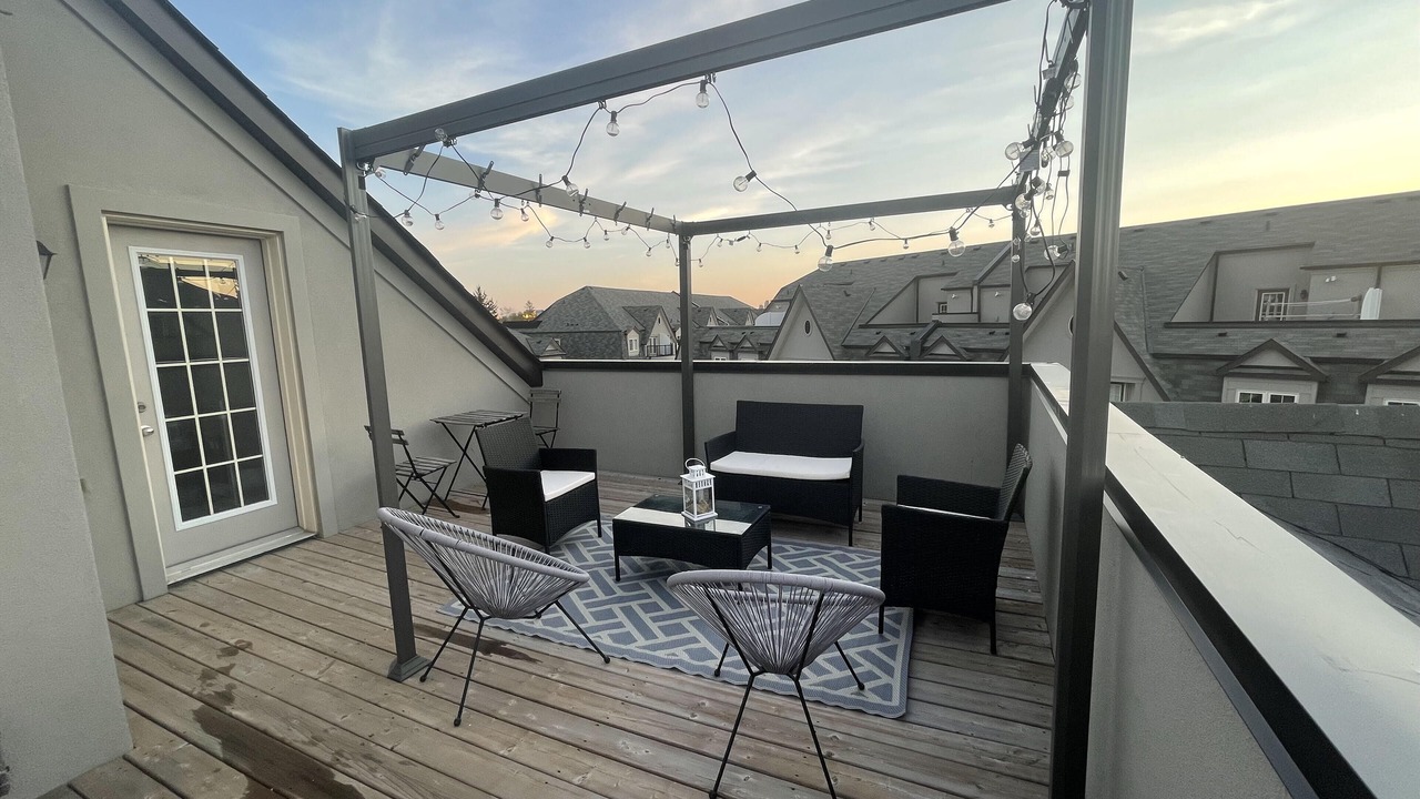 Photo of Patio Balcony in L'Amoreaux