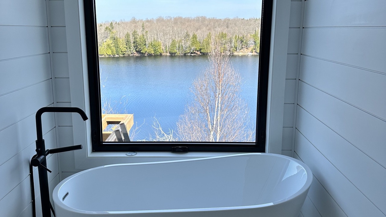 Photo of Bathroom in Unorganized Centre Parry Sound