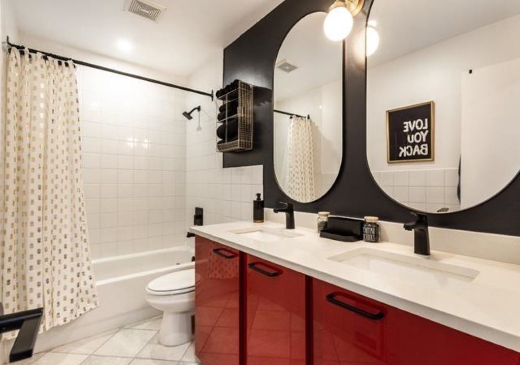 Photo of Bathroom in Laval