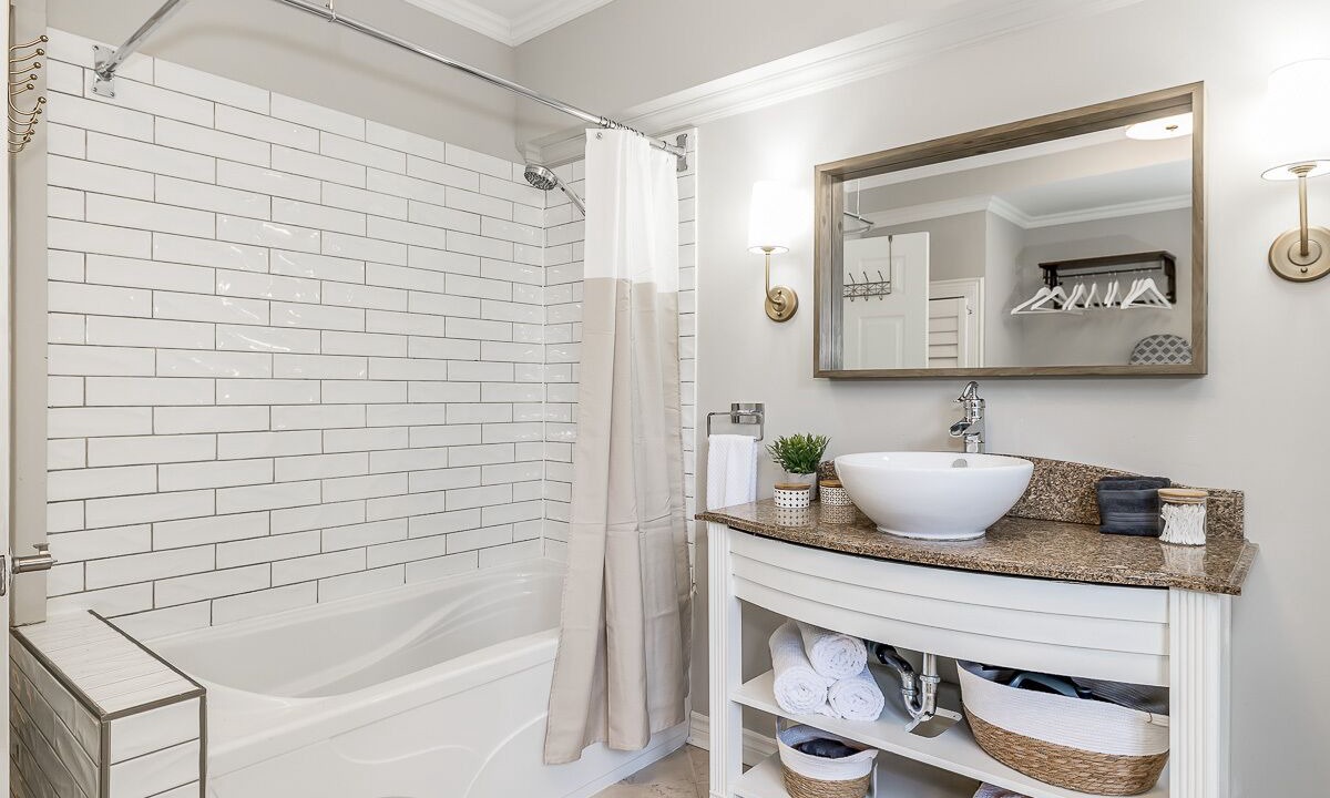Photo of Bathroom in Alcona