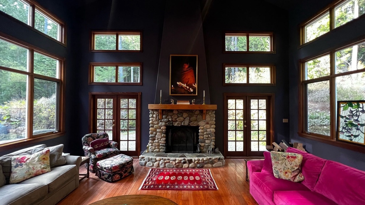 Photo of Bedroom in Roberts Creek