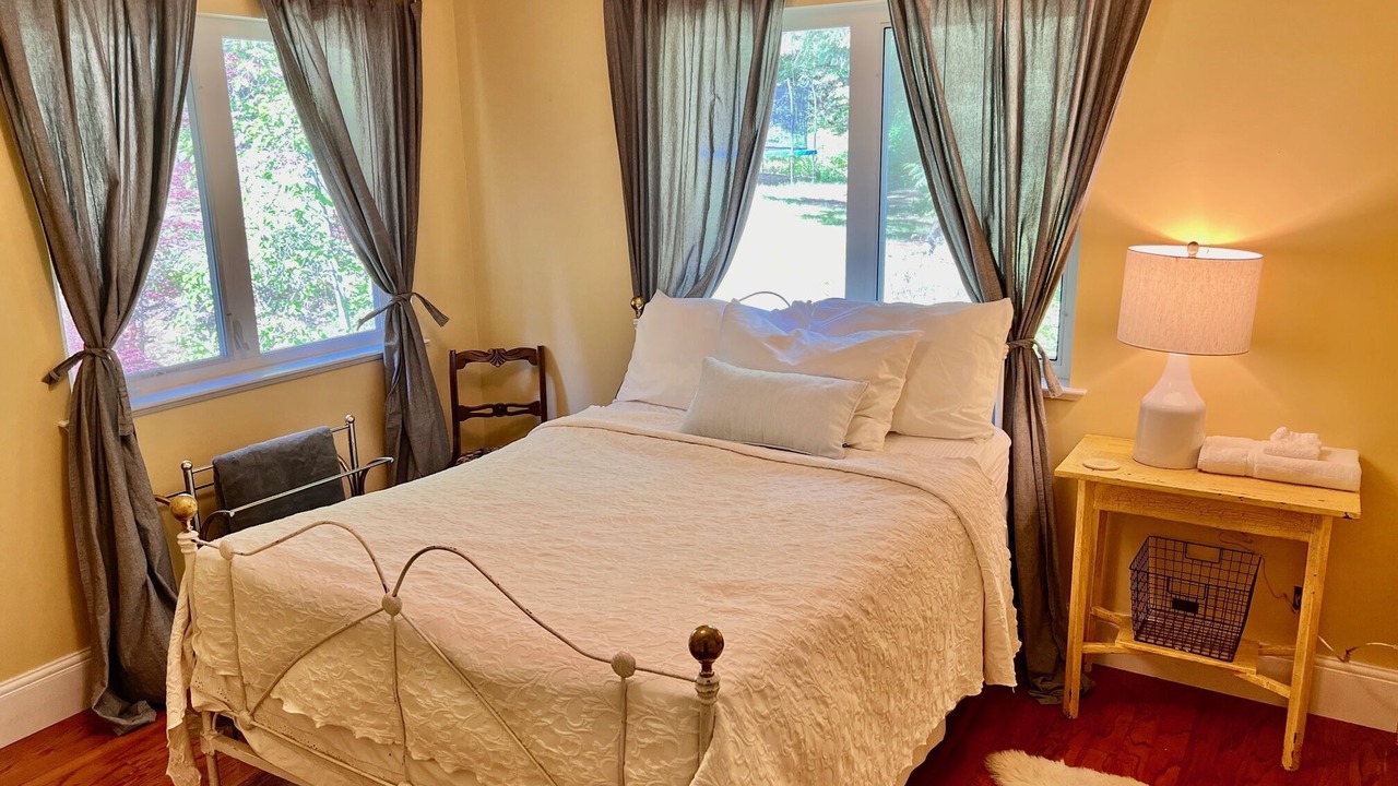 Photo of Bedroom in Roberts Creek