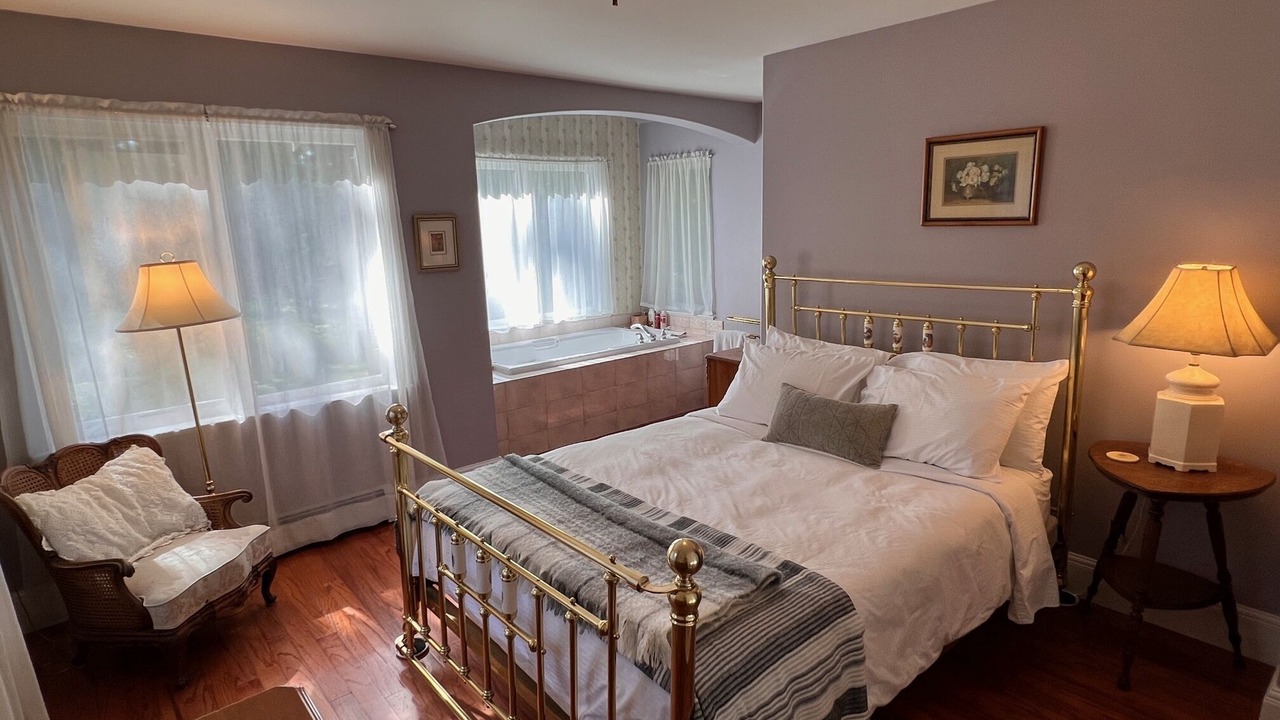 Photo of Bedroom in Roberts Creek