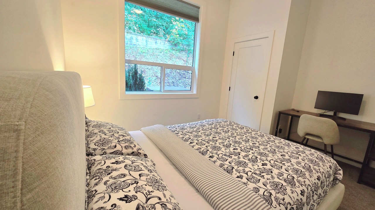 Photo of Bedroom in Promontory