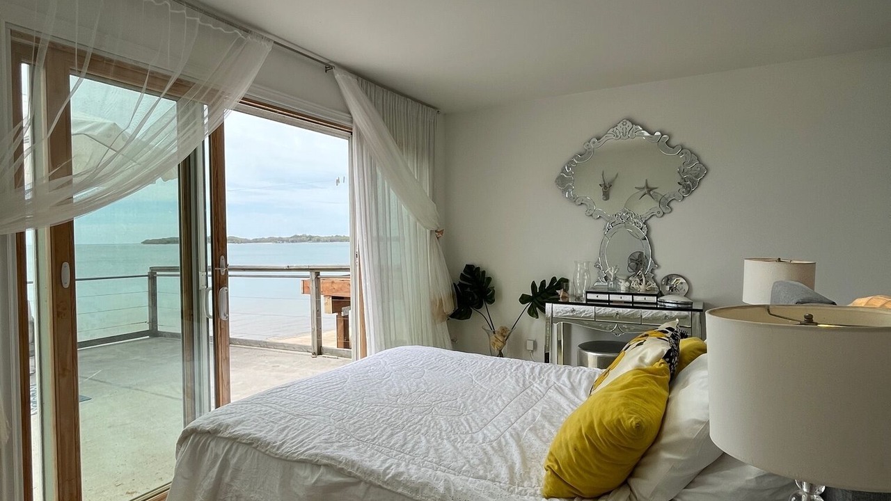 Photo of Bedroom in Crystal Beach