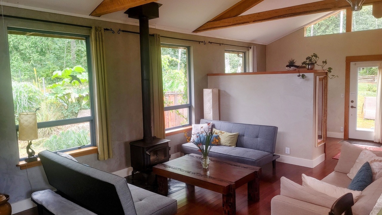 Photo of Livingroom in Denman Island