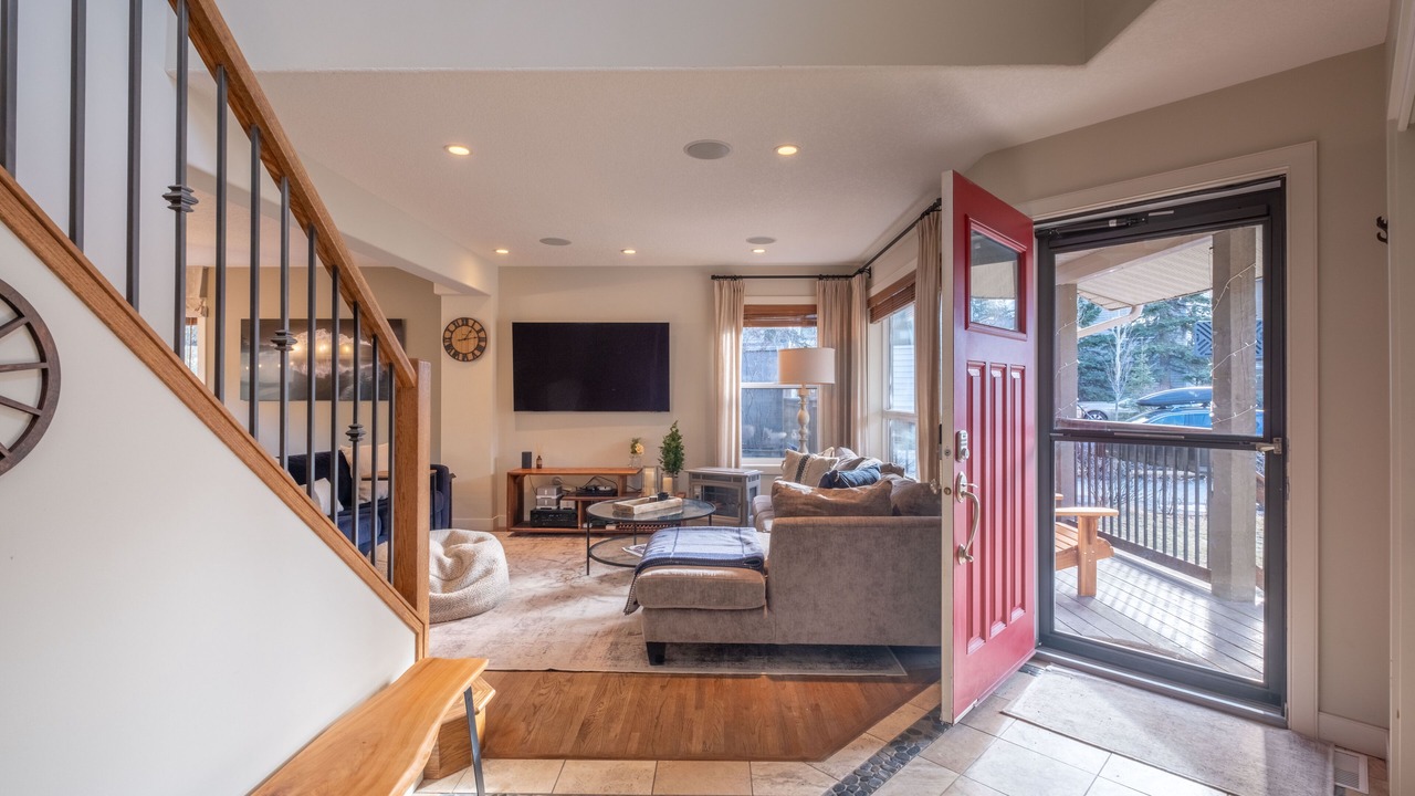 Photo of Livingroom in Cougar Creek