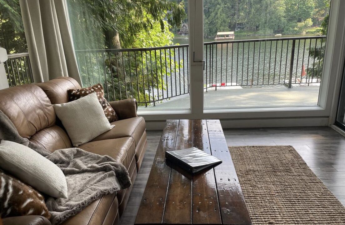 Photo of Livingroom in Shawnigan Lake