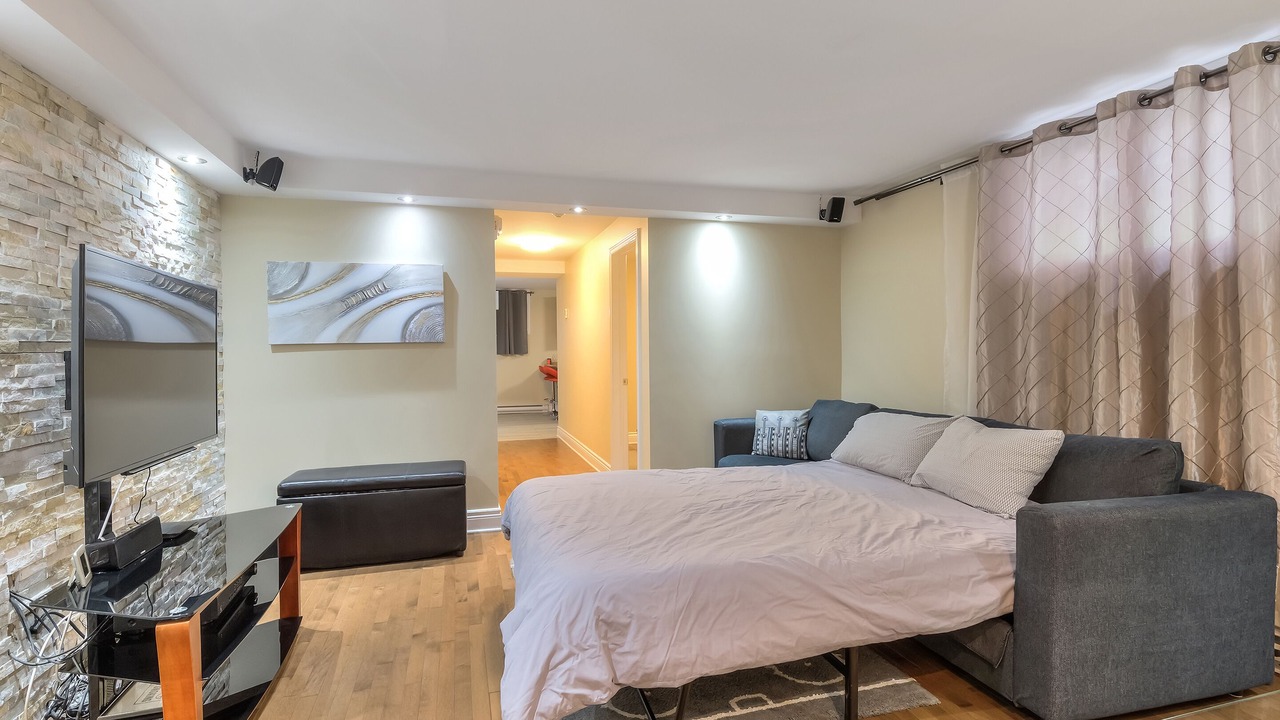 Photo of Bedroom in Cote-Des-Neiges—Notre-Dame-De-Grace