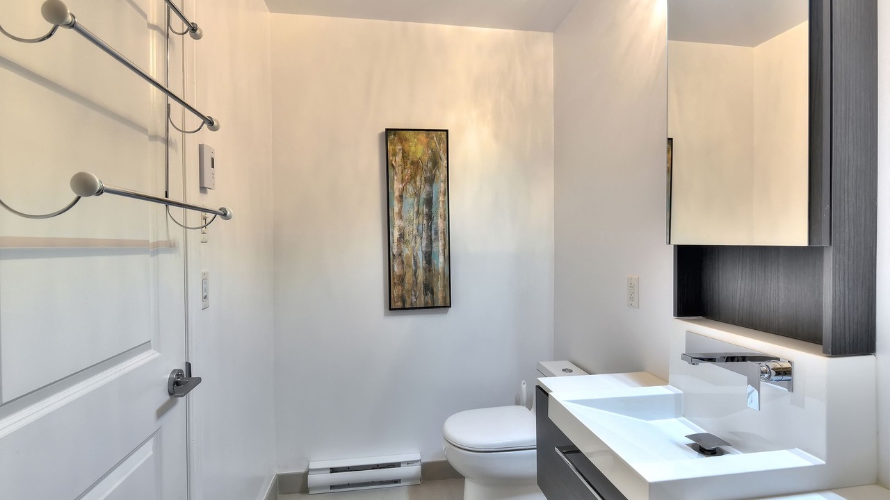 Photo of Bathroom in Cote-Des-Neiges—Notre-Dame-De-Grace