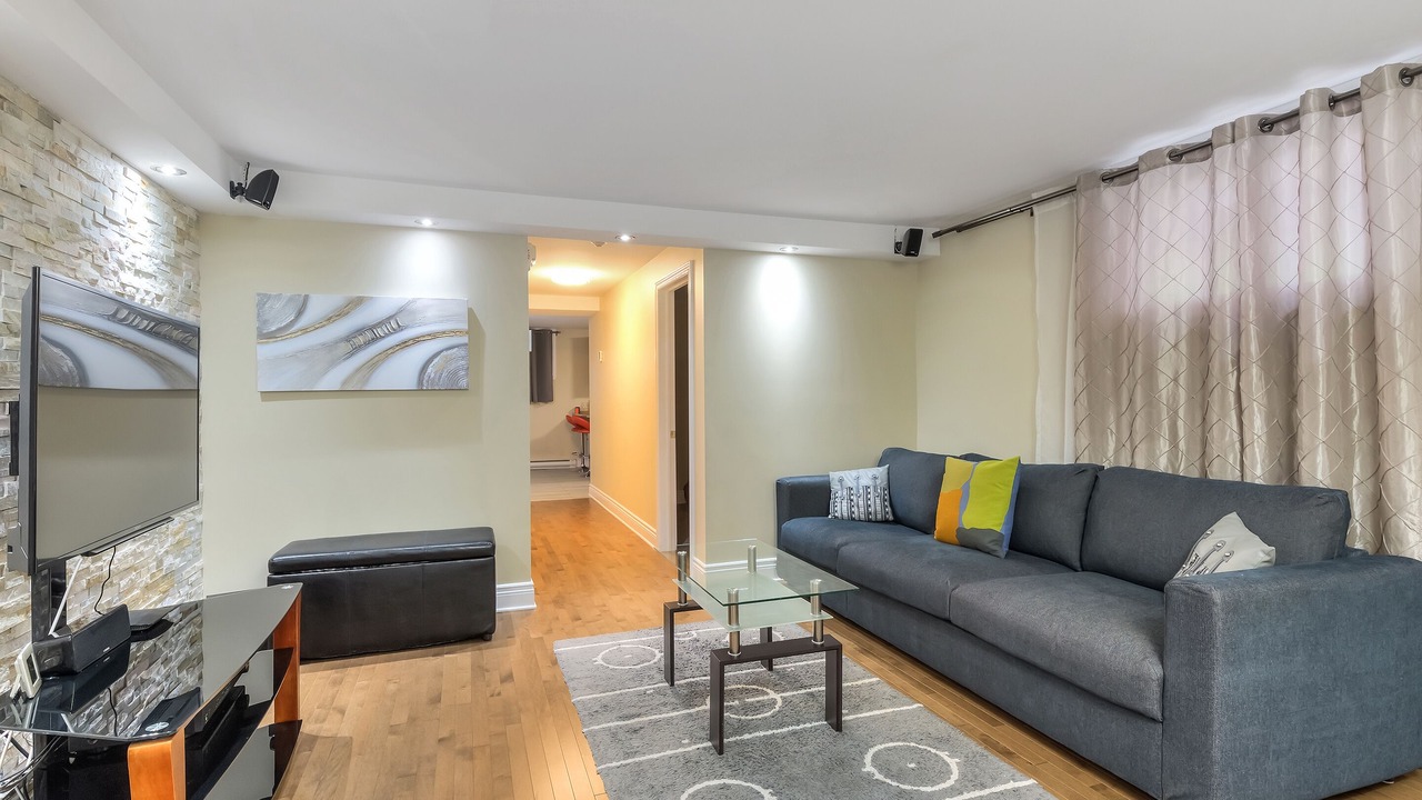 Photo of Livingroom in Cote-Des-Neiges—Notre-Dame-De-Grace