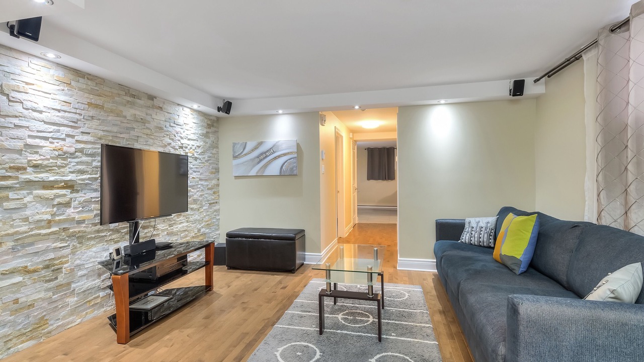 Photo of Livingroom in Cote-Des-Neiges—Notre-Dame-De-Grace