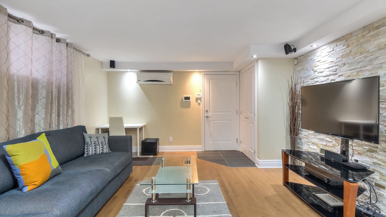 Photo of Livingroom in Cote-Des-Neiges—Notre-Dame-De-Grace