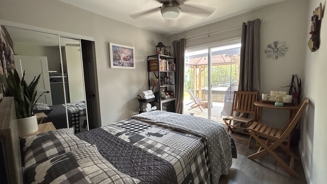 Photo of Bedroom in Alcona