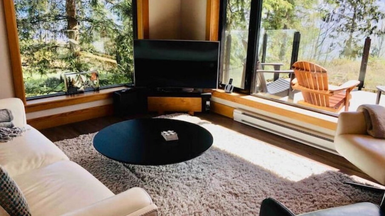 Photo of Livingroom in Juan de Fuca Electoral Area