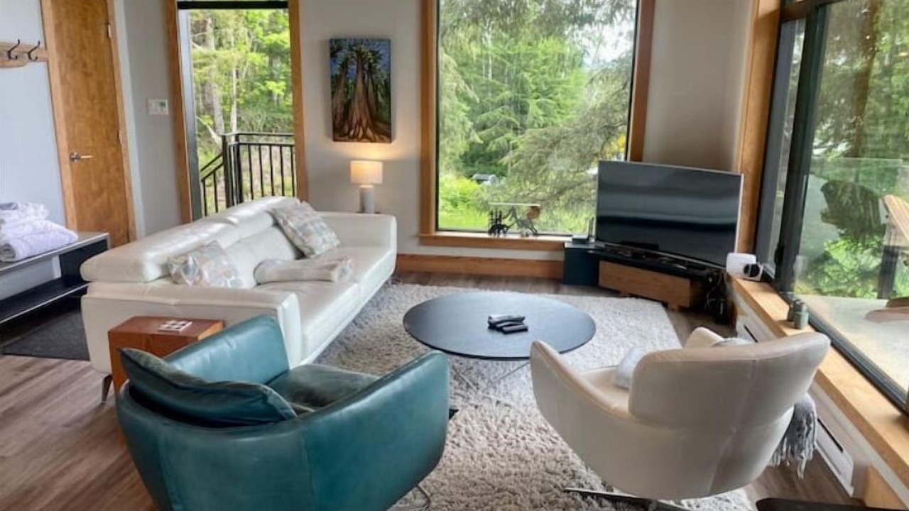 Photo of Livingroom in Juan de Fuca Electoral Area