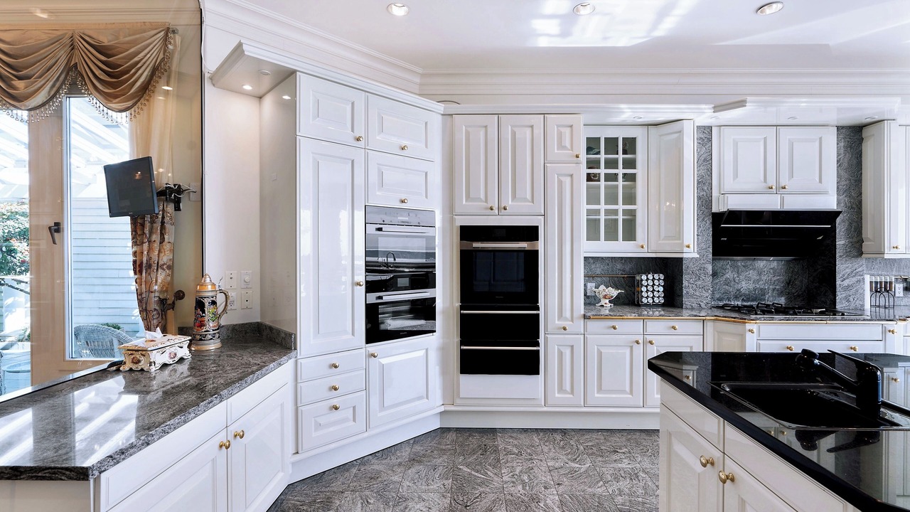 Photo of Kitchen in West Vancouver