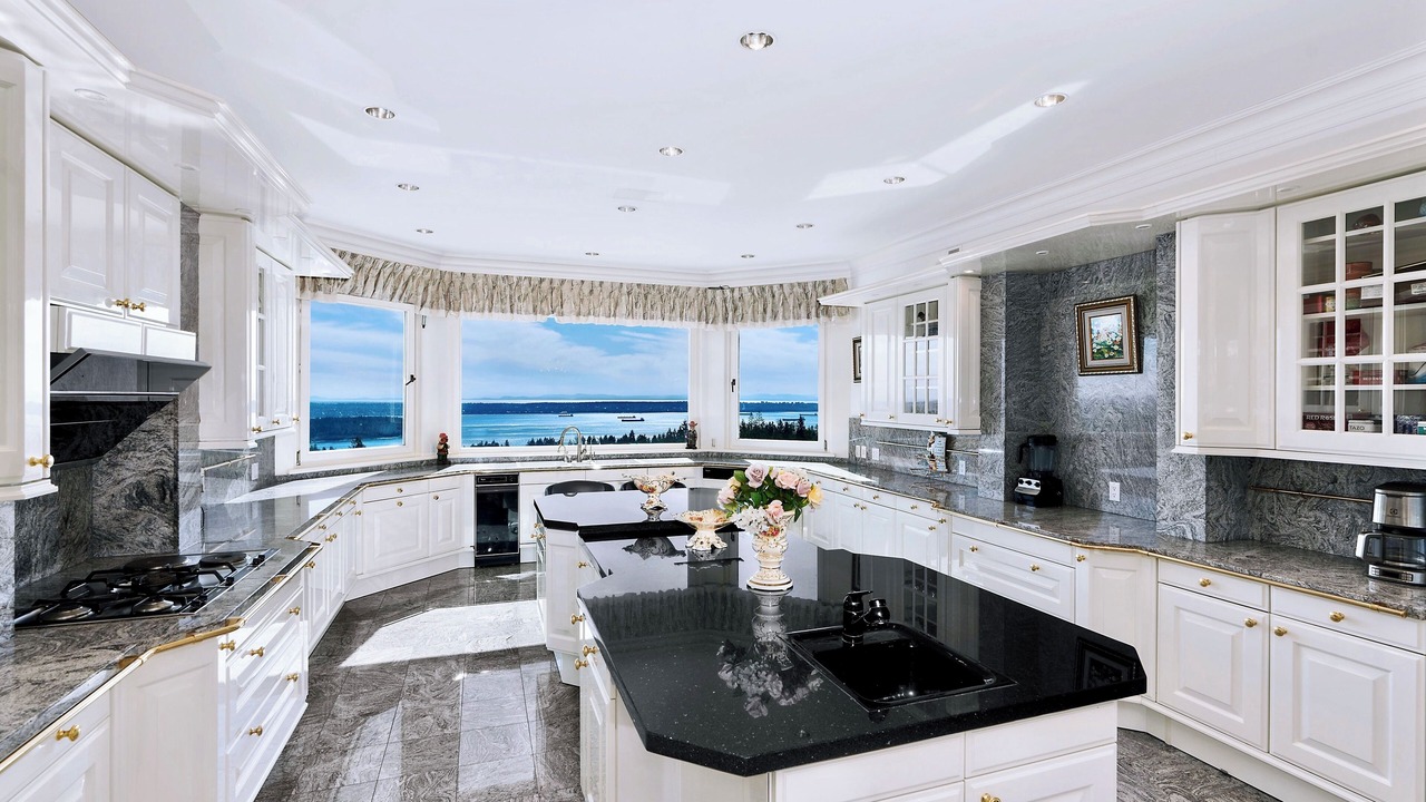 Photo of Kitchen in West Vancouver