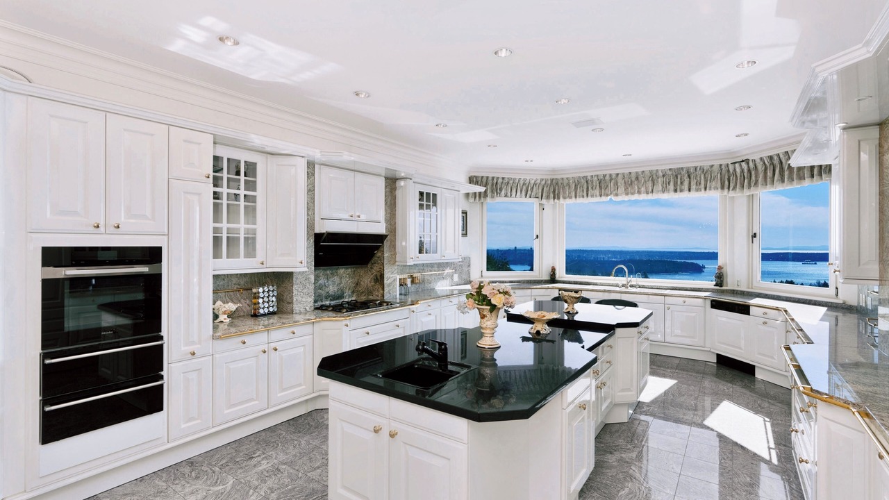Photo of Kitchen in West Vancouver