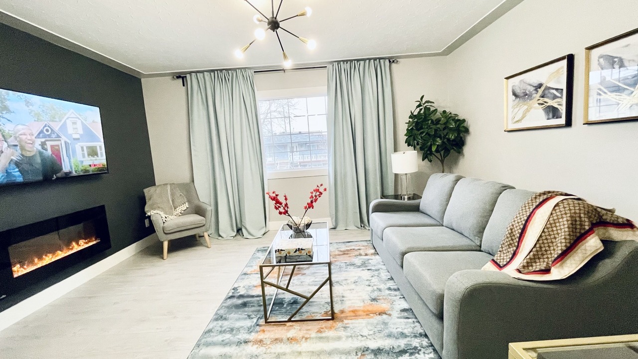 Photo of Livingroom in North Central Edmonton