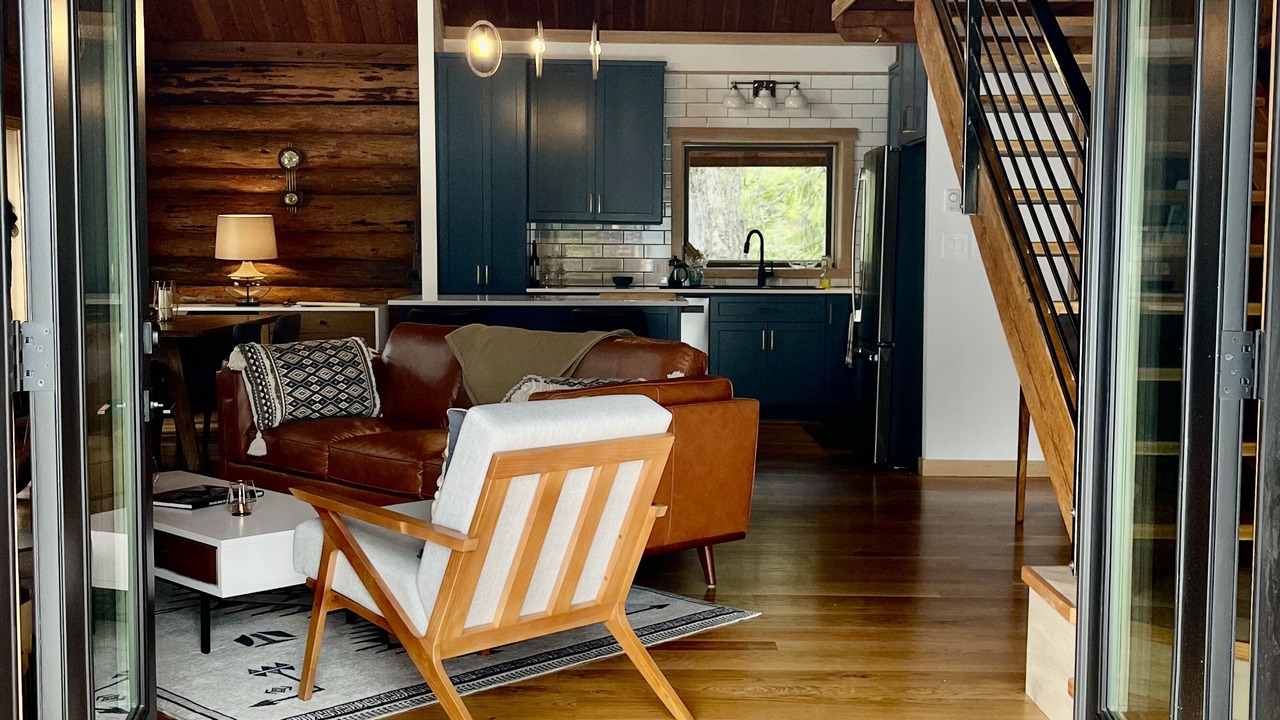 Photo of Livingroom in Central Kootenay