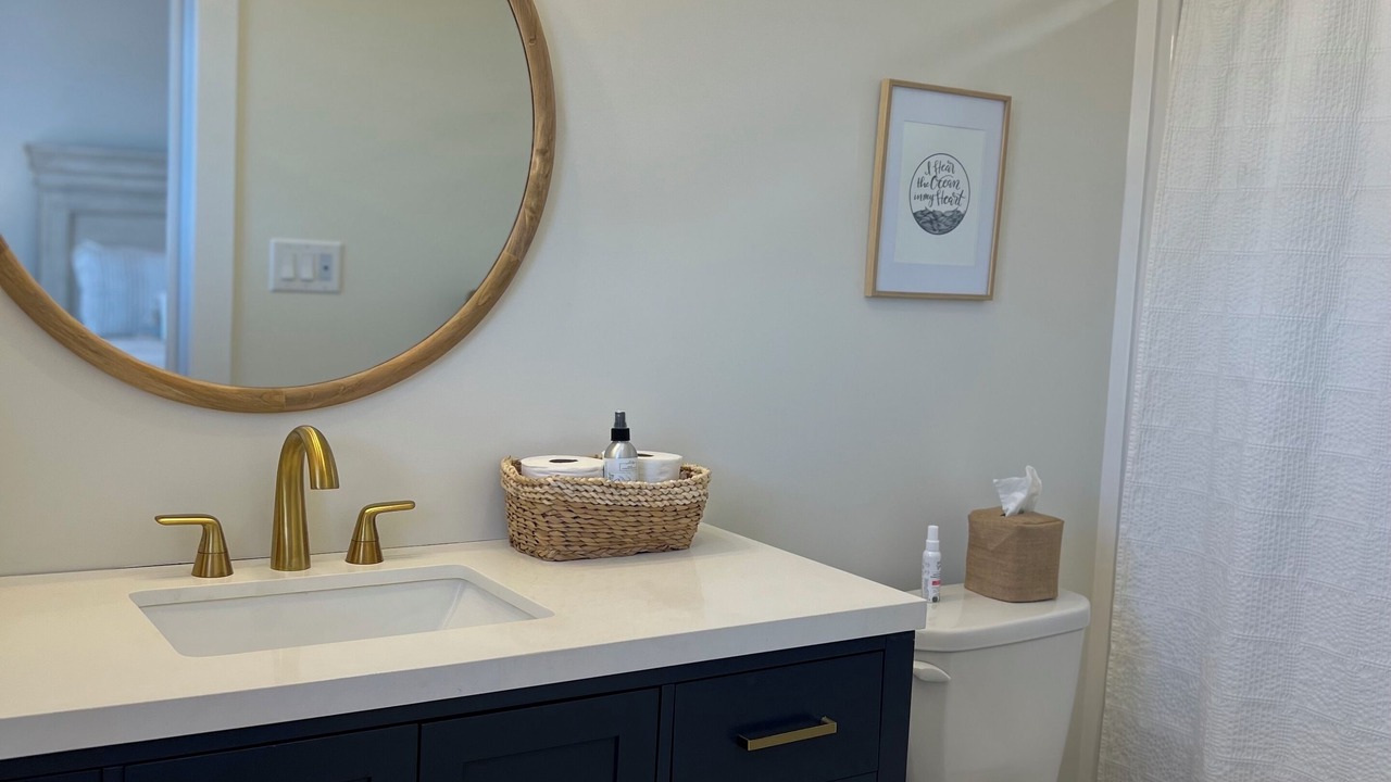 Photo of Bathroom in Red House