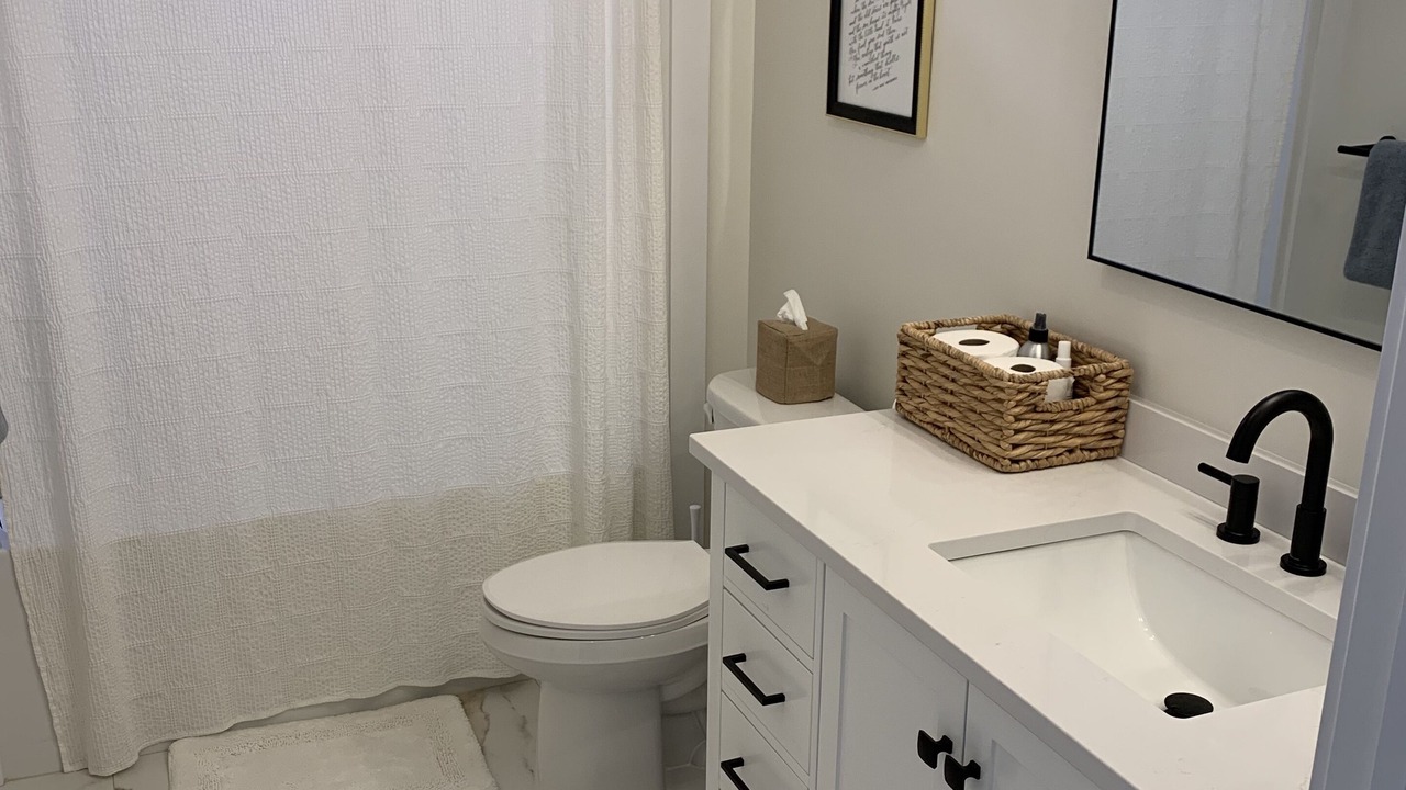 Photo of Bathroom in Red House